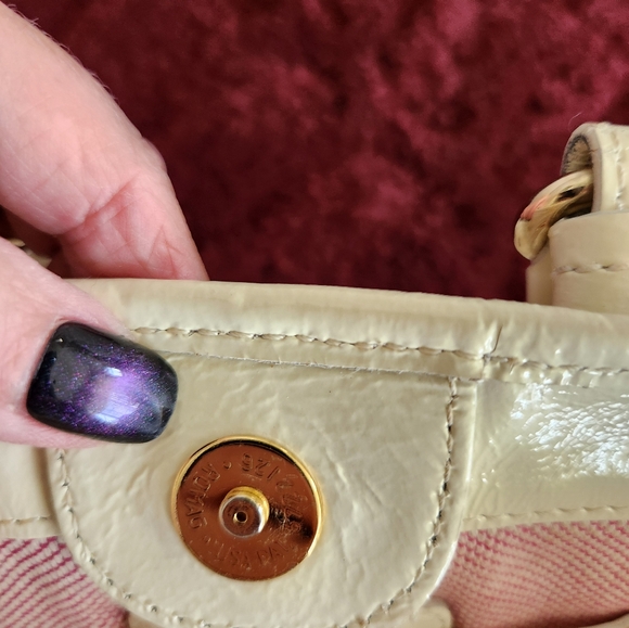 đź’ĄCLEARANCEđź’Ą AUTHENTIC VINTAGE BEIGE PATENT LEATHER DOONEY & BOURKE - Picture 11 of 16